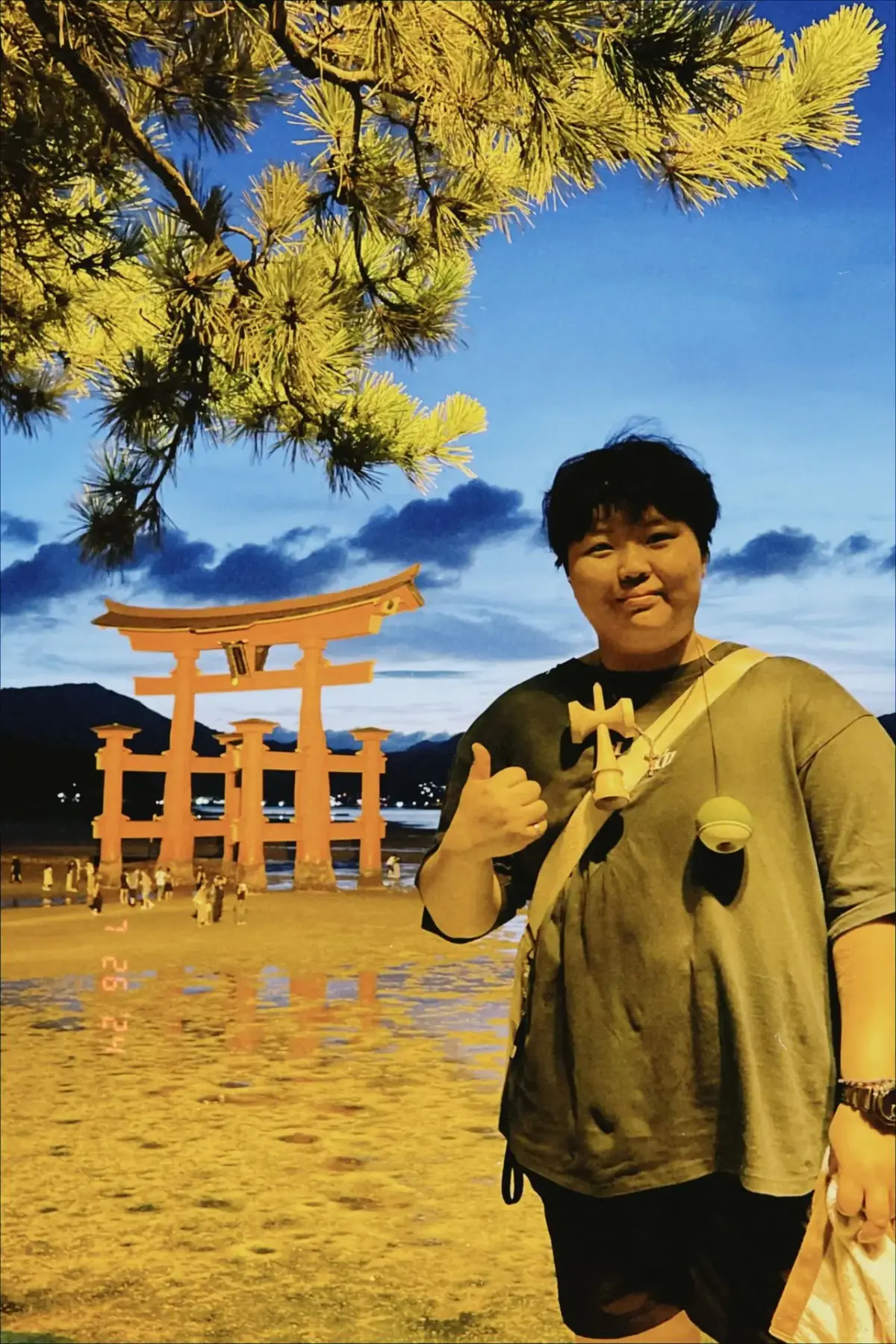 09 SOL與嚴島神社鳥居合照